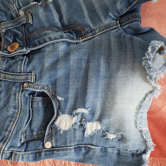 American Eagle Denim Shorts. Size 4. Soft material. Like New. - Picture 3 of 9